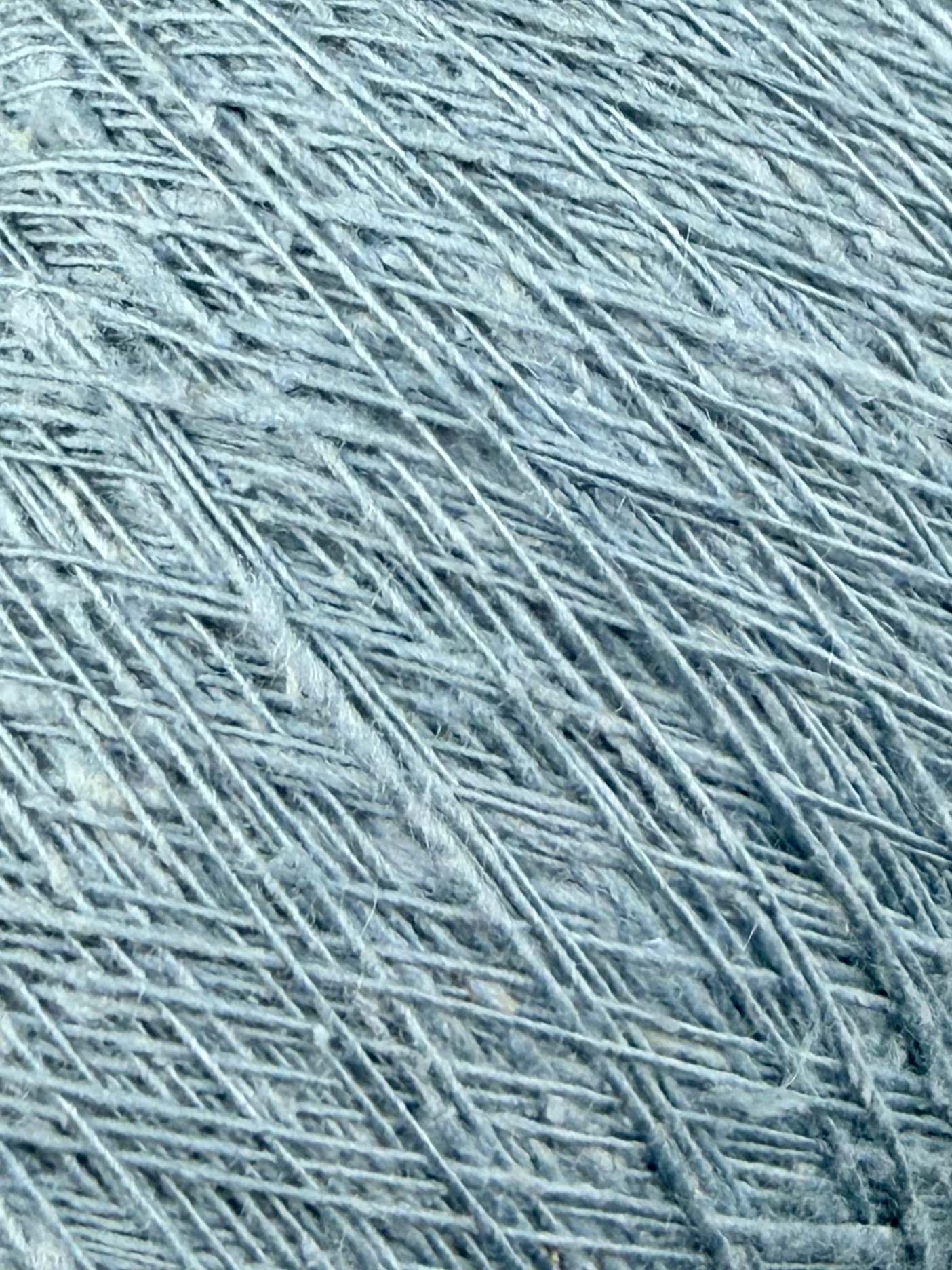 Art. Seta Tweed Bourette – Garn aus 100 % Bouretteseide mit Tweed-Effekt col. Staubblau 700 m / 100 g